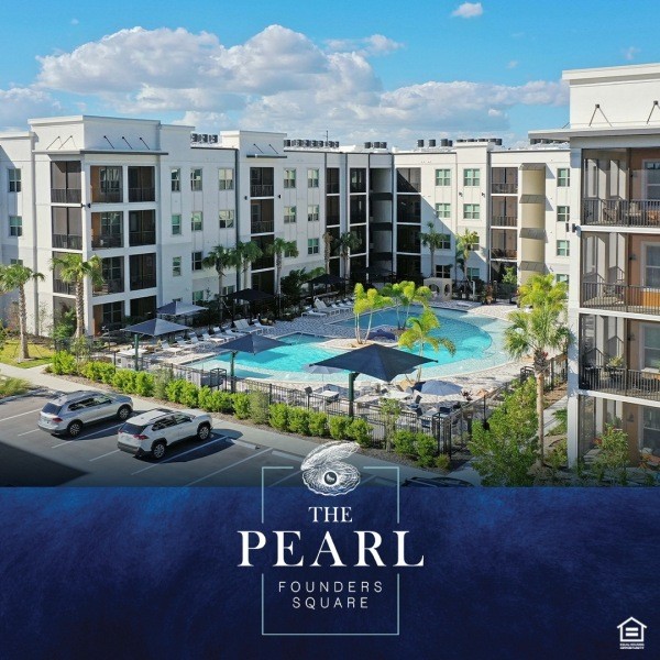 The Pearl at Founders Square pool in Naples, Florida – furnished rentals for travel nurses